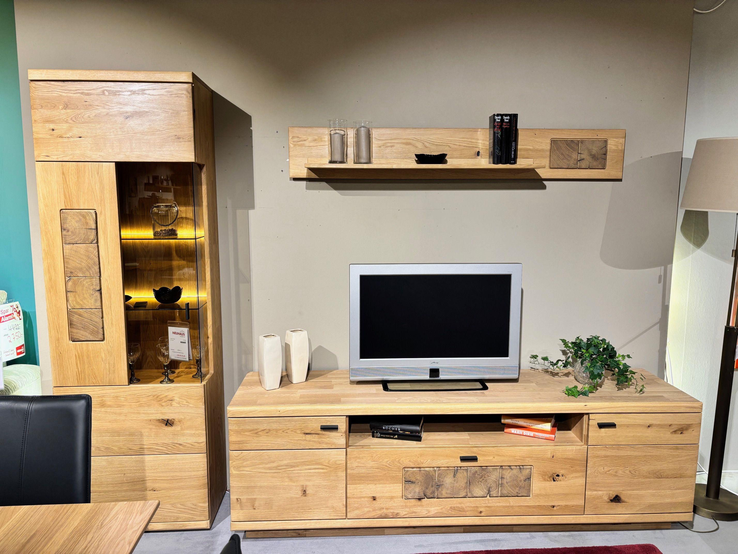 Wohnwand "Palma" Front: Ast/Balkeneiche massiv.